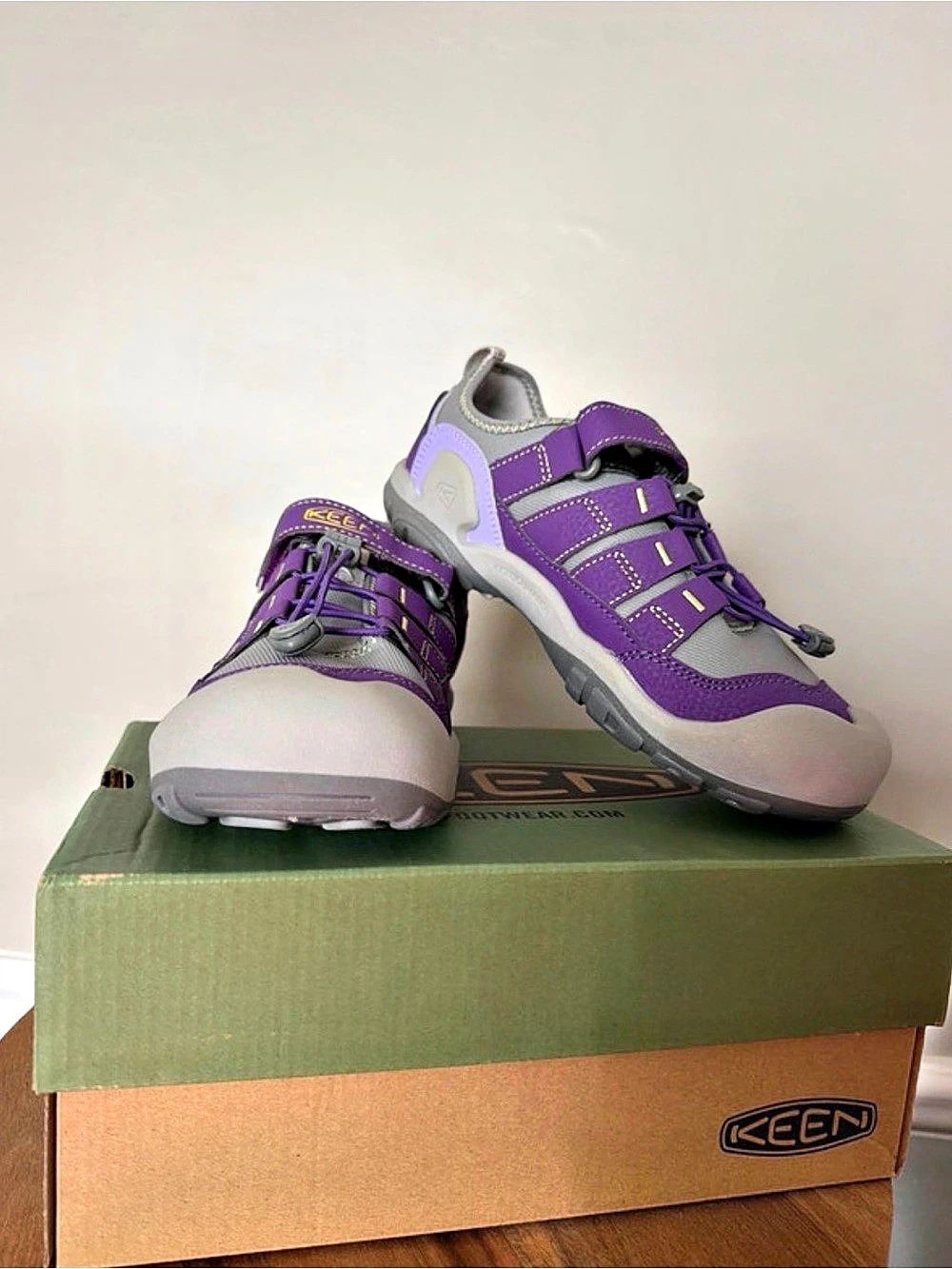 KEEN Tilden WP Purple Gray Girls US 4 Like New